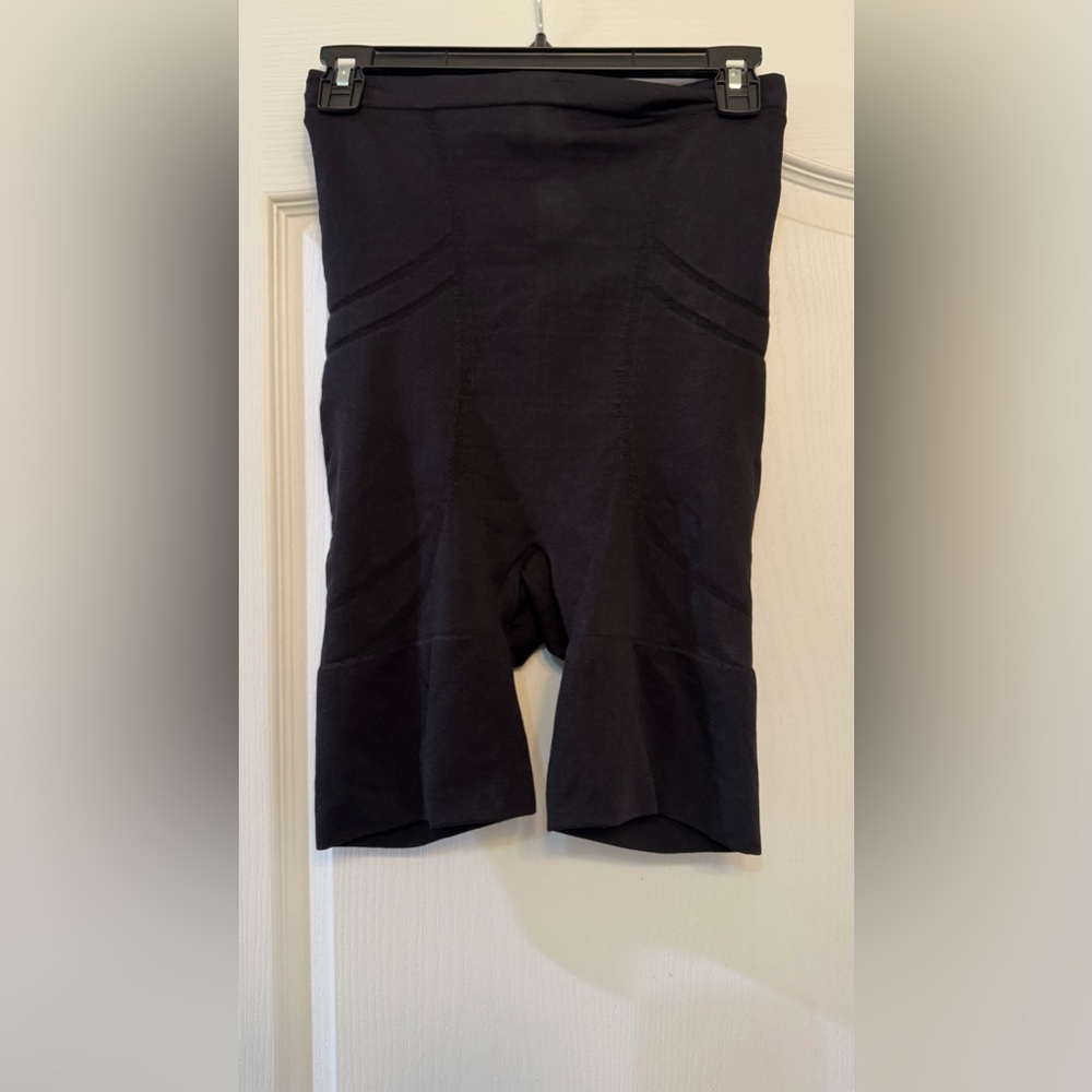 SPANX Sculpt Girdle slim cognito high waisted mid thigh short.